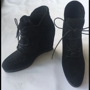 New Stuart weitzman platform suede boots size 10M